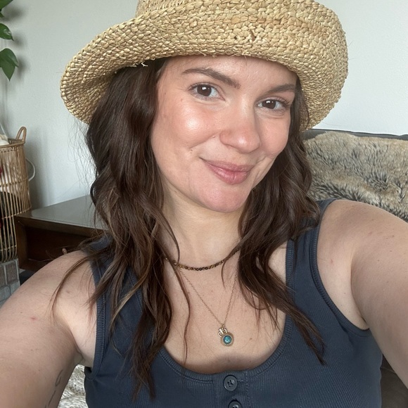 Meet your Posher, Whitney - Picture 1 of 1